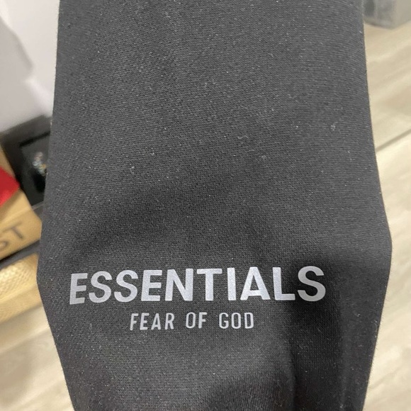 BRAND NEW ESSENTIALS HOODIE. BRAND NEW TAG STILL OK WITH PACKAGING. - Picture 3 of 4